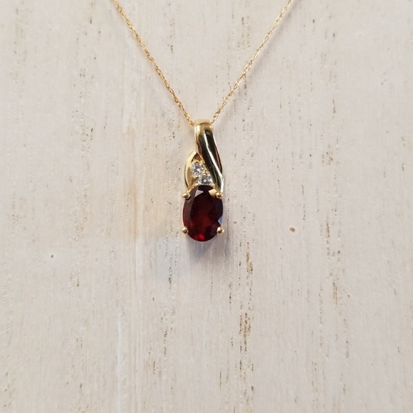 Jewelry - 10kt yellow gold garnet and diamond necklace